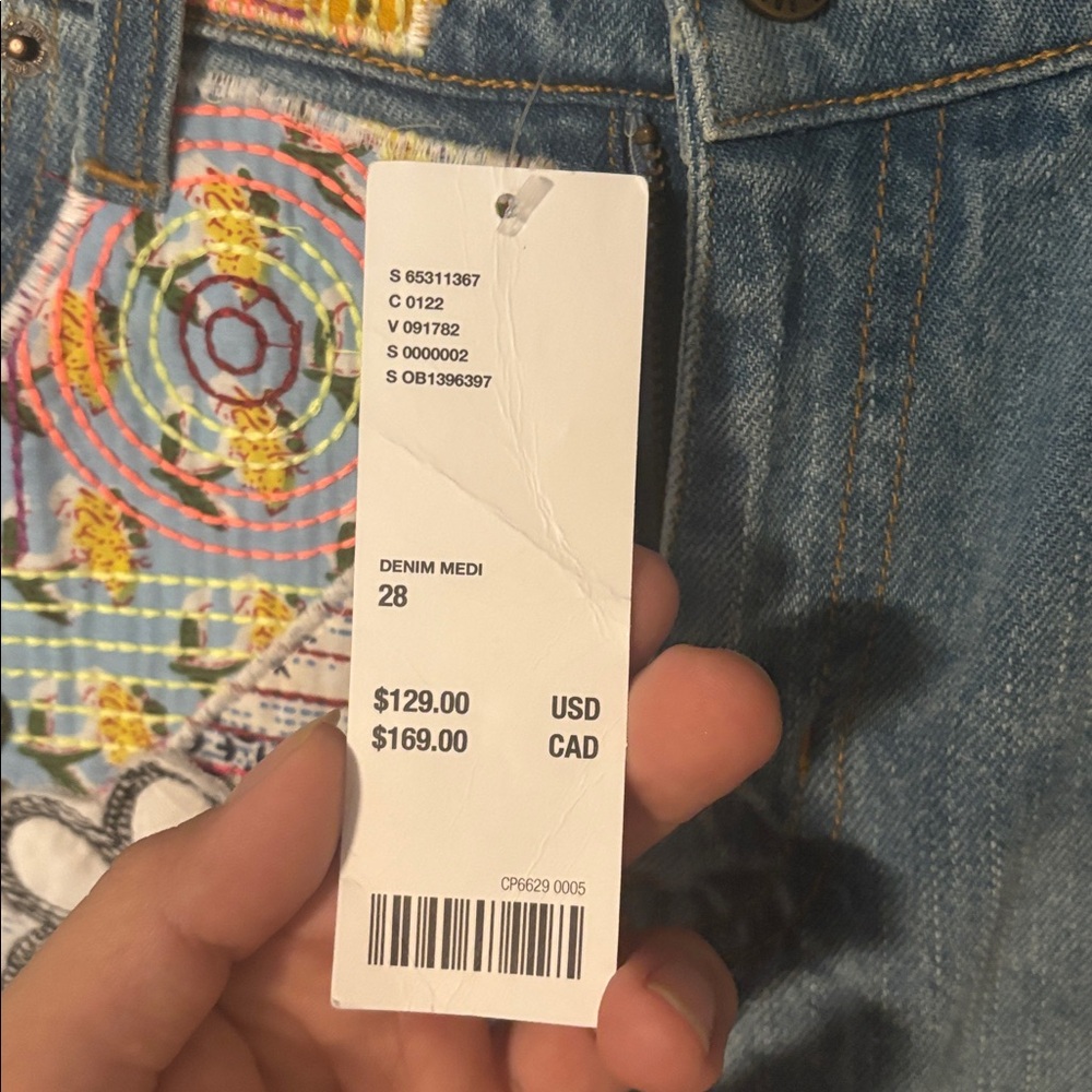 Women’s Urban Outfitters floral Blue Patchwork Jeans Sz 28 - Picture 5 of 11